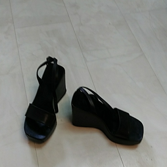 PRADA SANDLES SIZE 5/1/2 BLK. - Picture 3 of 3